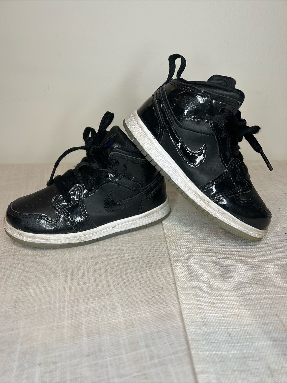 Nike air Jordan 1 mid Kids Black Patent Leather High-Top Sneakers